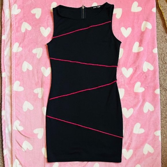 Forever 21 Dresses & Skirts - F21 black dress with hot pink stripes